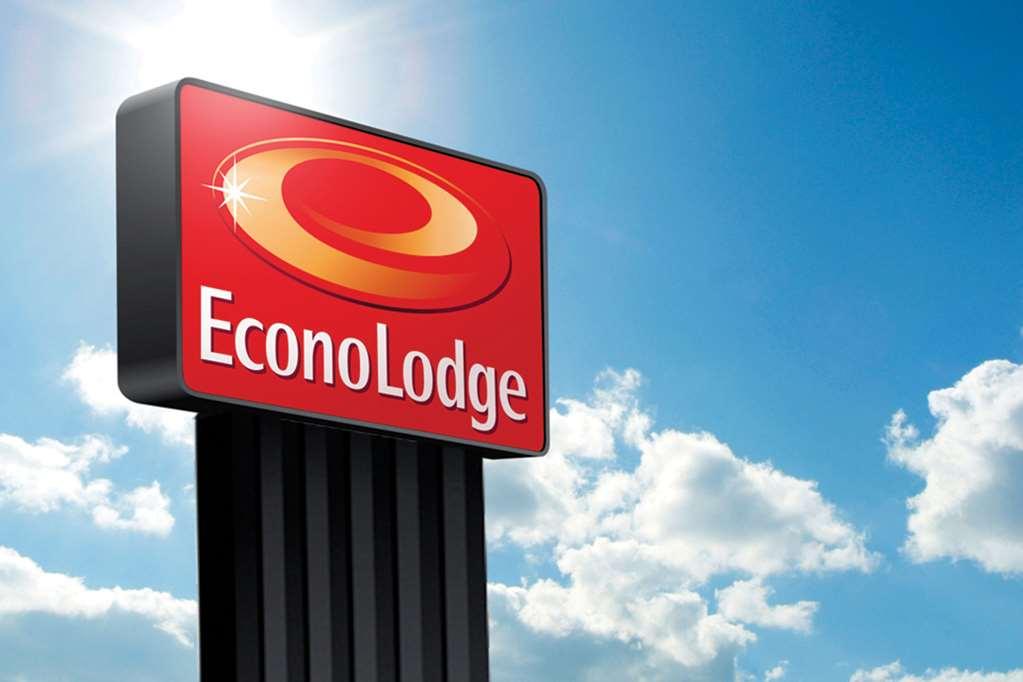 Econo Lodge Уейнсбъро Екстериор снимка