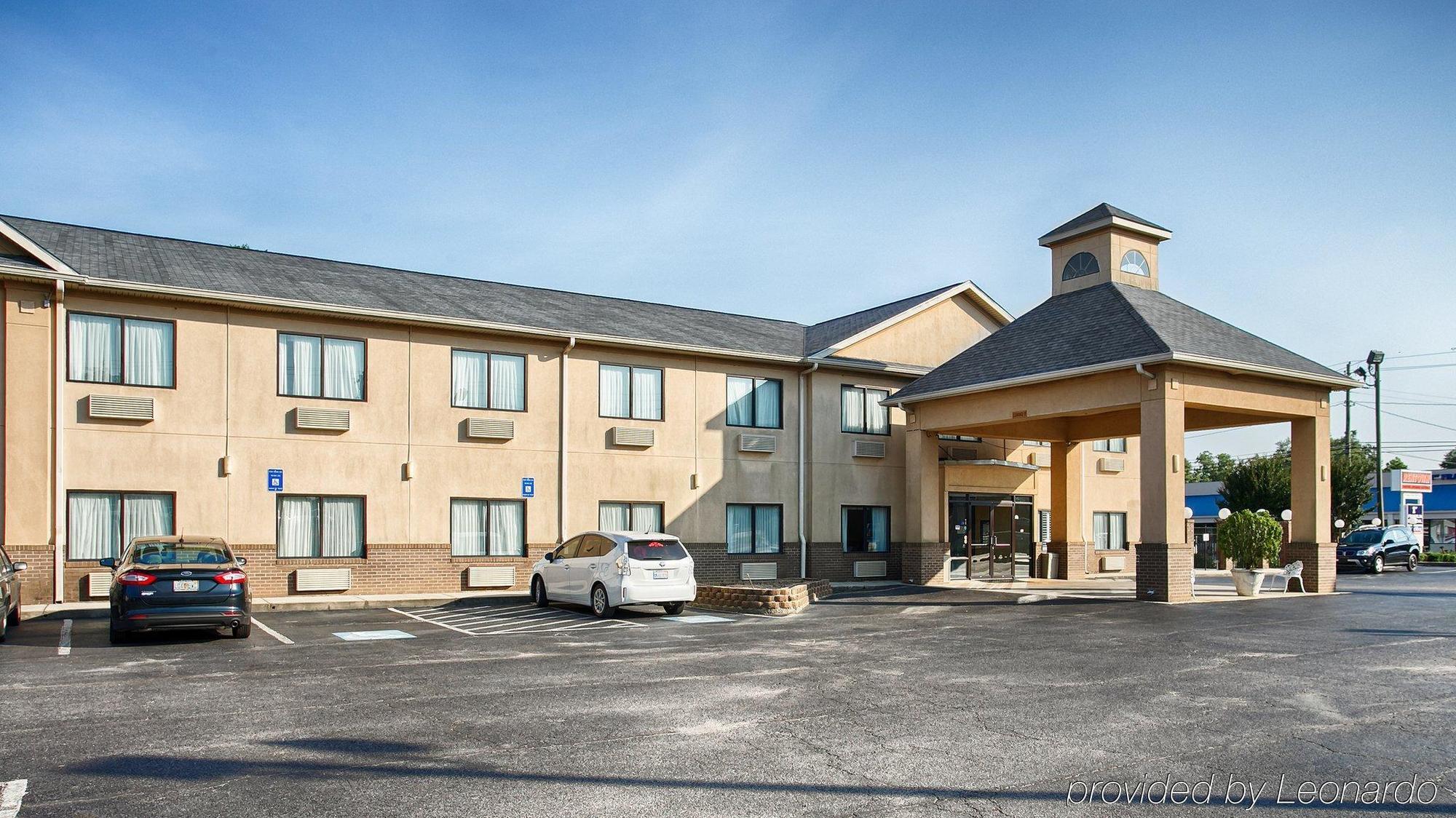 Econo Lodge Уейнсбъро Екстериор снимка