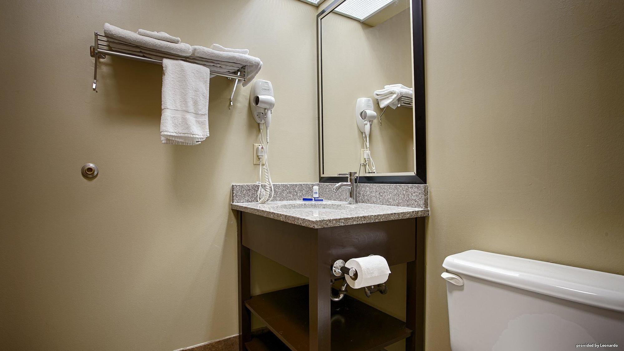 Econo Lodge Уейнсбъро Екстериор снимка