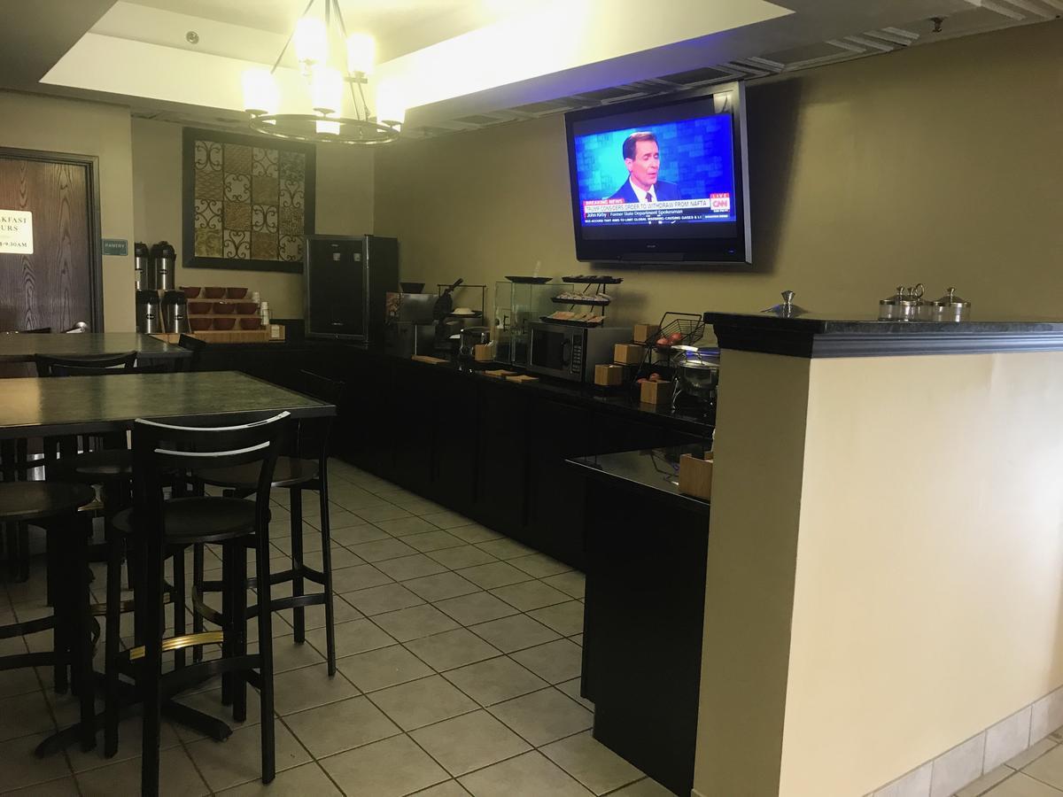 Econo Lodge Уейнсбъро Екстериор снимка