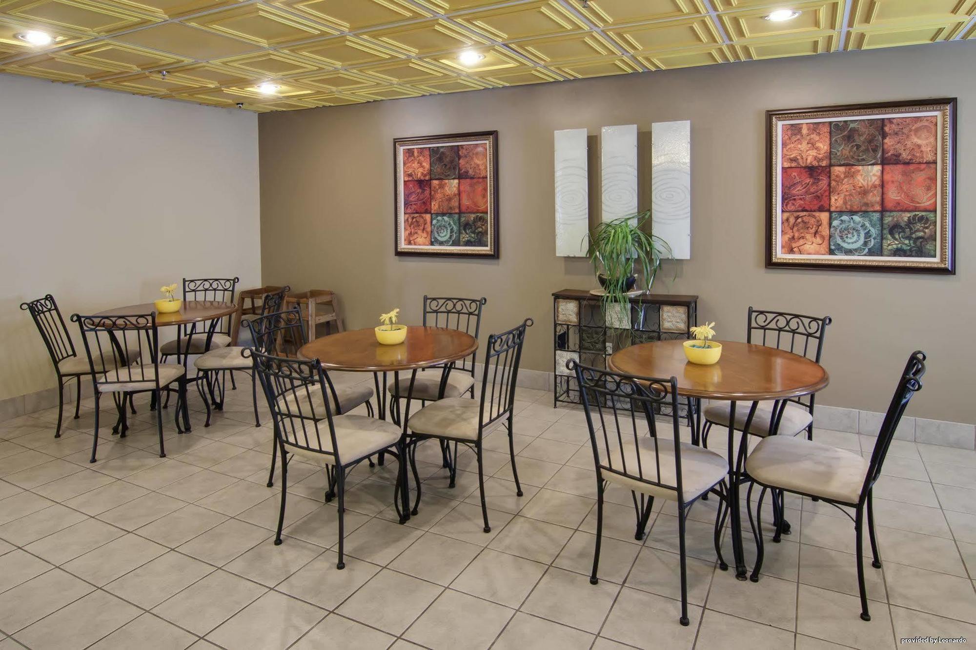 Econo Lodge Уейнсбъро Ресторант снимка